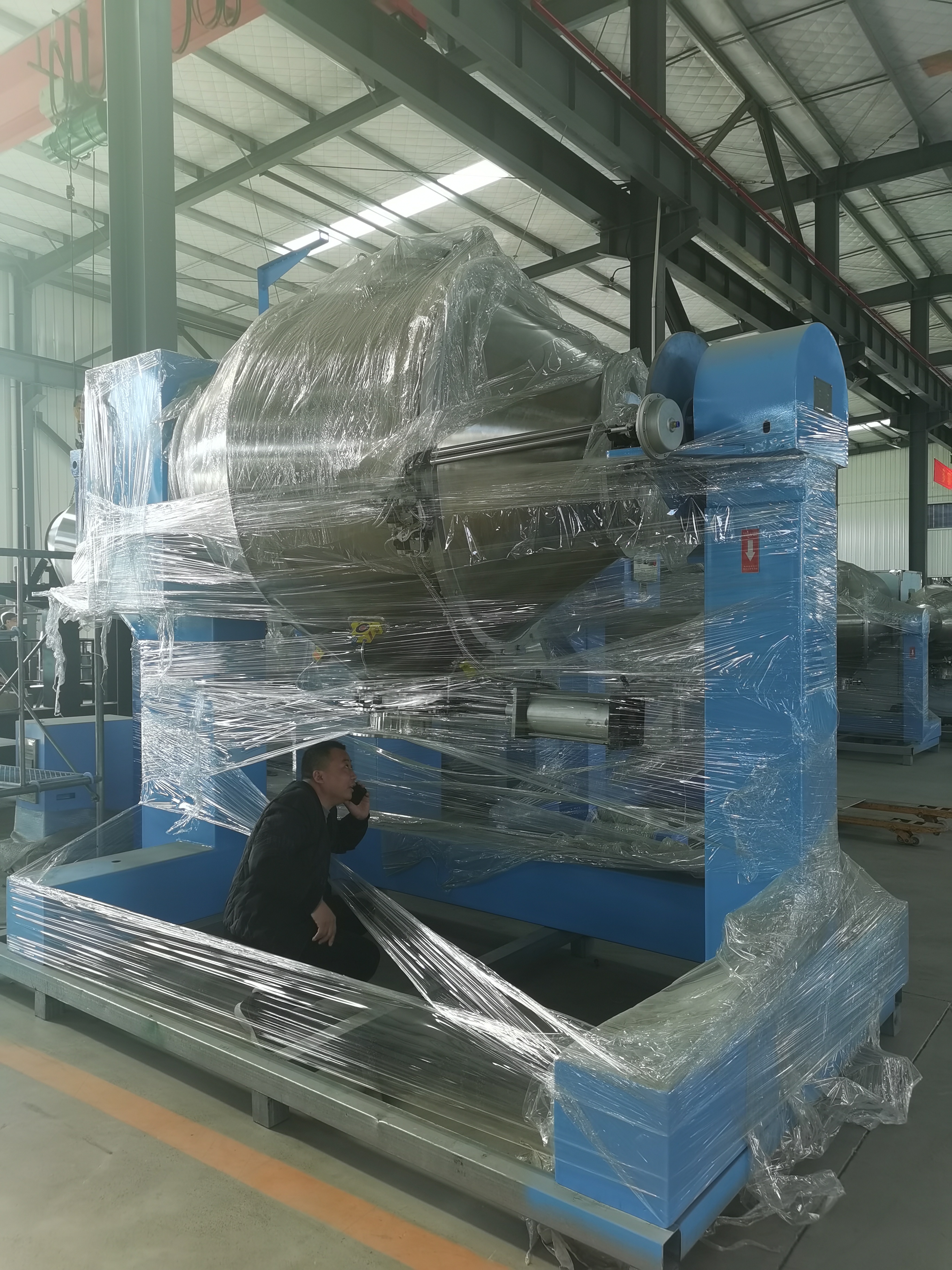 Delivery of 4sets JHX2000 metallurgy powder mixer to Indian customer